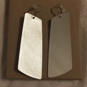 Nickel & Suede Signature Champagne Earrings